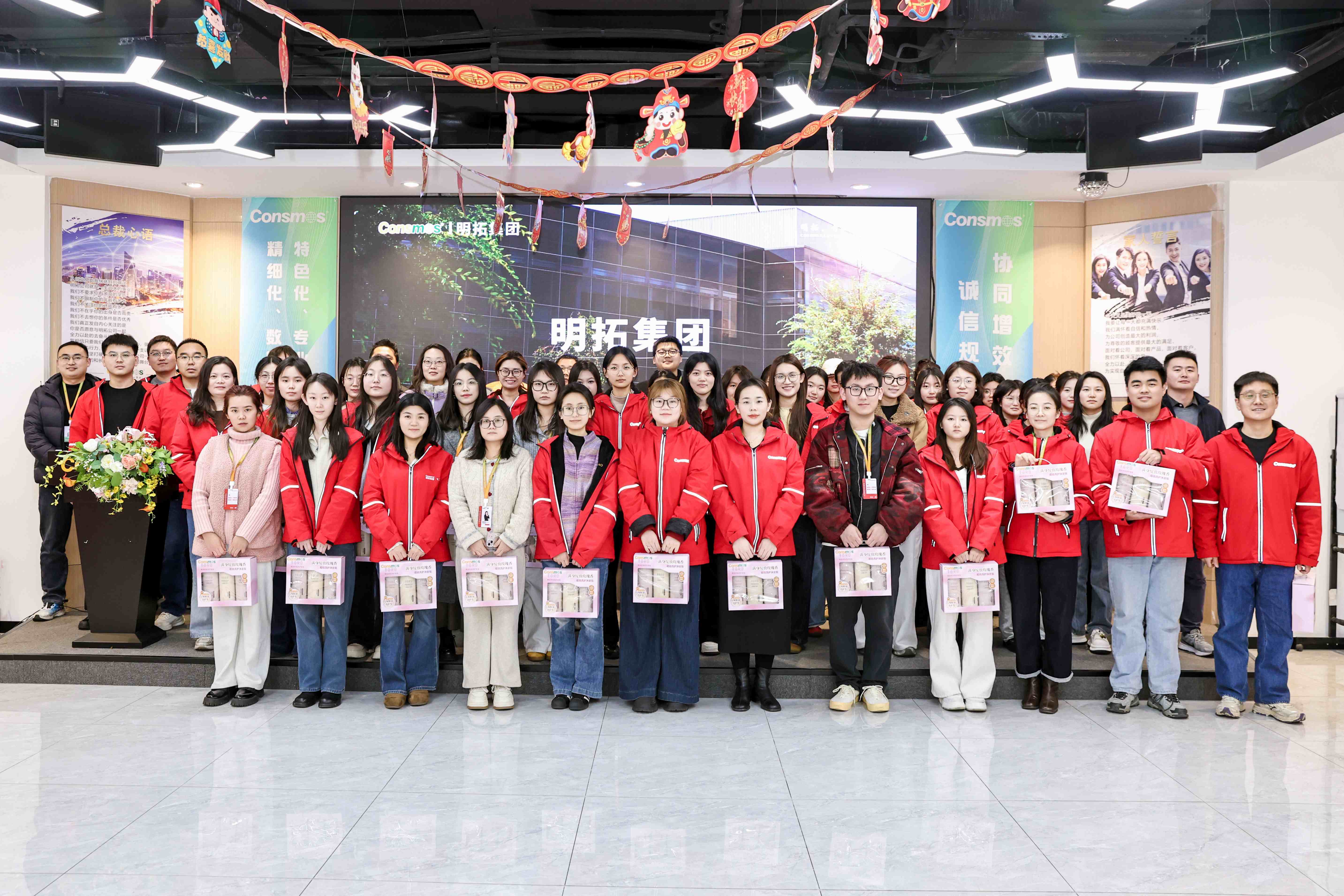 三八女神节｜明拓集团以礼致爱，共赴暖春